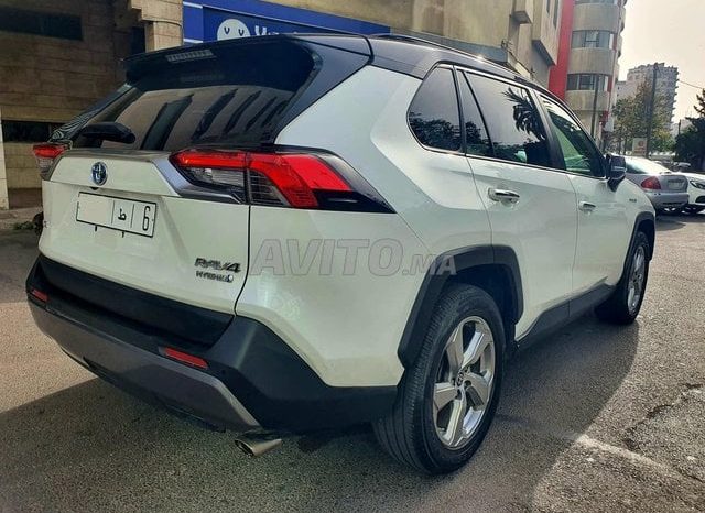 
								Toyota RAV4 Hybride full									