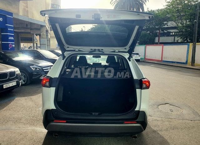 
								Toyota RAV4 Hybride full									