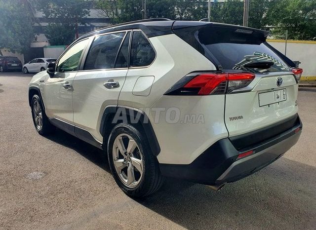 
								Toyota RAV4 Hybride full									