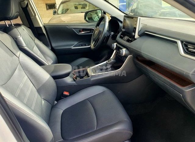 
								Toyota RAV4 Hybride full									