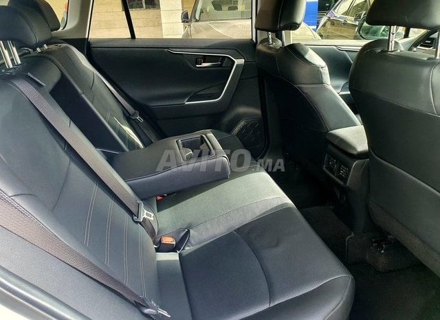 
								Toyota RAV4 Hybride full									