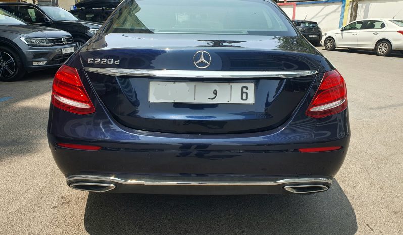 
								Mercedes E220d Luxury 2017 full									