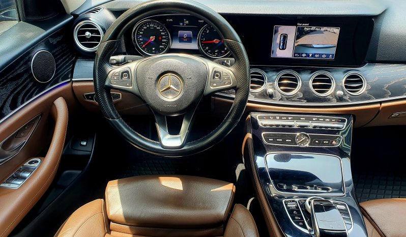 
								Mercedes E220d Luxury 2017 full									